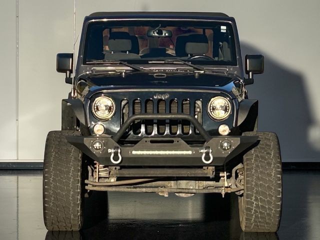 Jeep Wrangler Vehicle Full-screen Gallery Image 02