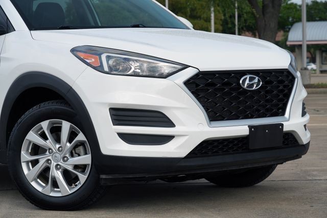 Hyundai TUCSON Vehicle Full-screen Gallery Image 02