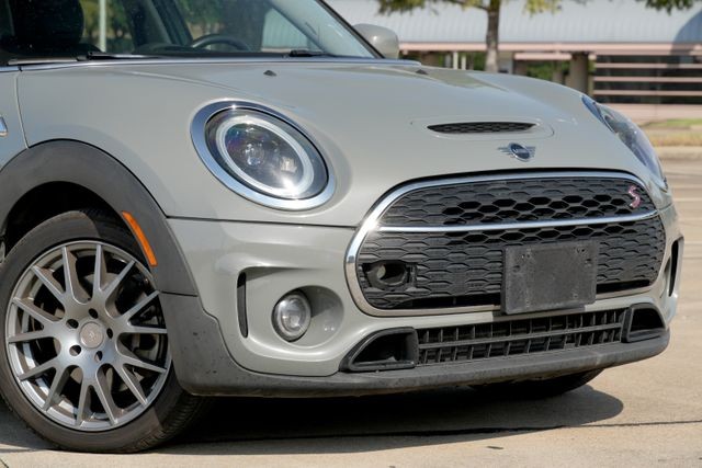 MINI Clubman Vehicle Full-screen Gallery Image 02