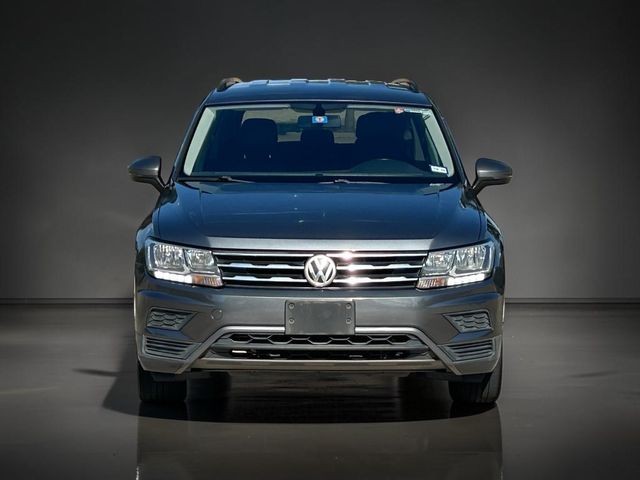 Volkswagen Tiguan Vehicle Full-screen Gallery Image 02