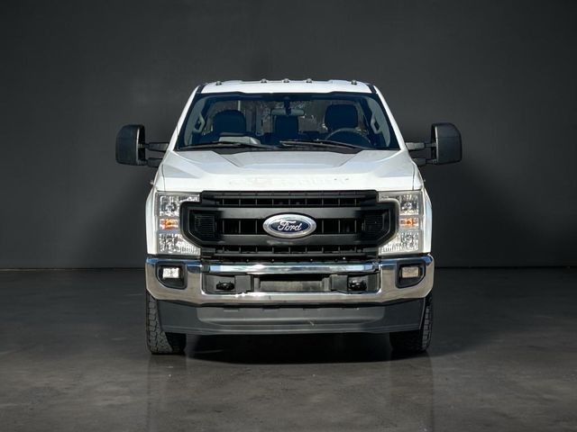 Ford Super Duty F-250 SRW Vehicle Full-screen Gallery Image 02