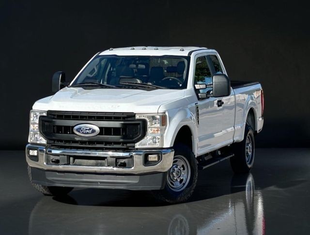 Ford Super Duty F-250 SRW Vehicle Full-screen Gallery Image 03