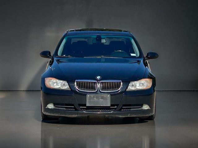 BMW 3 Series Vehicle Full-screen Gallery Image 02