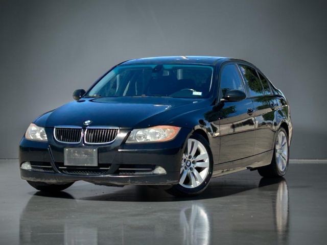 BMW 3 Series Vehicle Full-screen Gallery Image 03