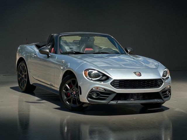 FIAT 124 Spider Vehicle Full-screen Gallery Image 02