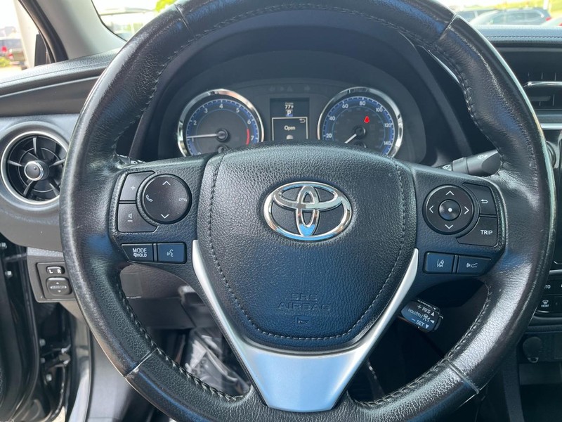 Toyota Corolla Vehicle Image 14