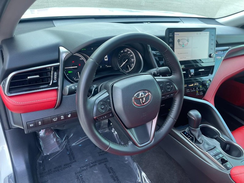 Toyota Camry Hybrid Vehicle Image 25