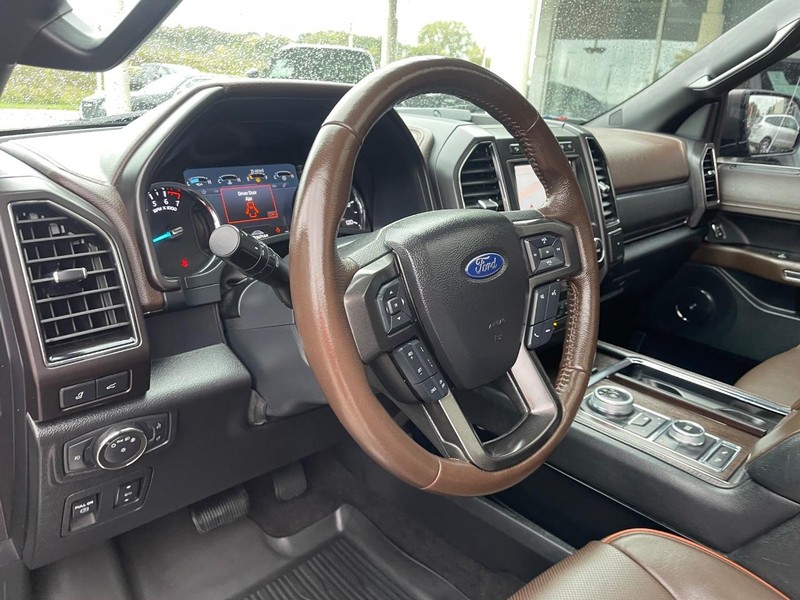 Ford Expedition Vehicle Image 26