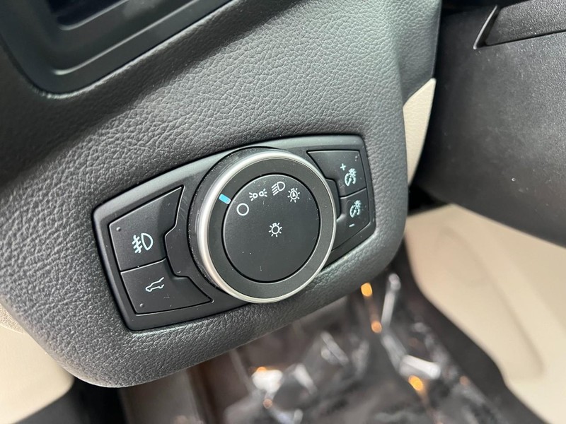 2019 Ford Escape SE photo
