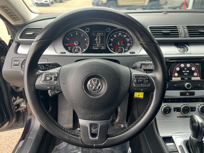 Volkswagen CC Vehicle Image 22