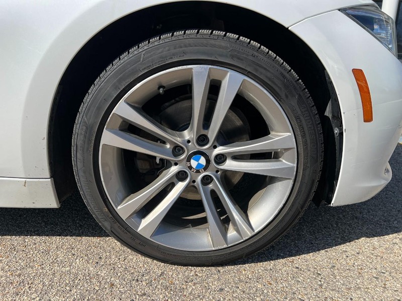 BMW 3 Series Vehicle Image 11