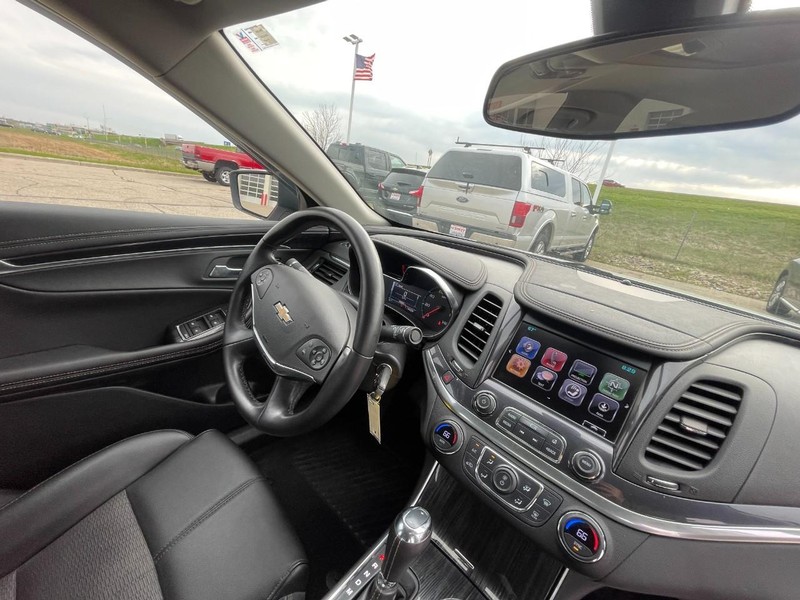 2017 Chevrolet Impala LT photo