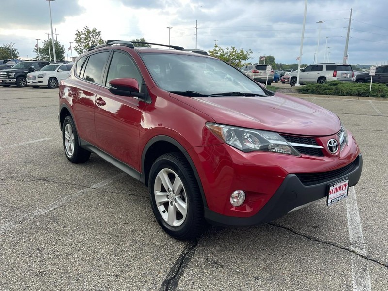 Toyota RAV4 Vehicle Image 02