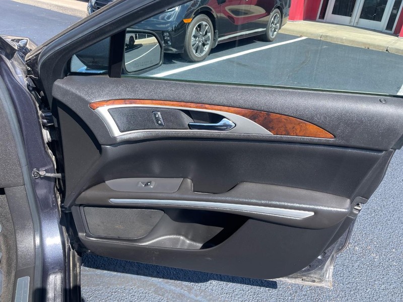 Lincoln MKZ Vehicle Image 09