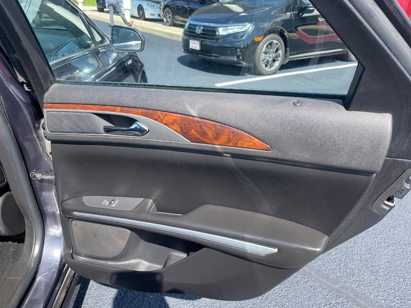 Lincoln MKZ Vehicle Image 12