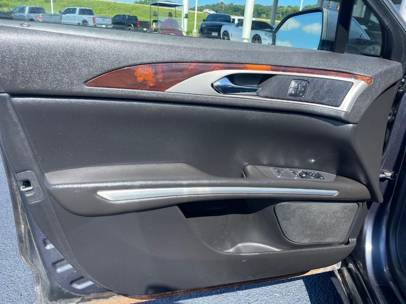 Lincoln MKZ Vehicle Image 15