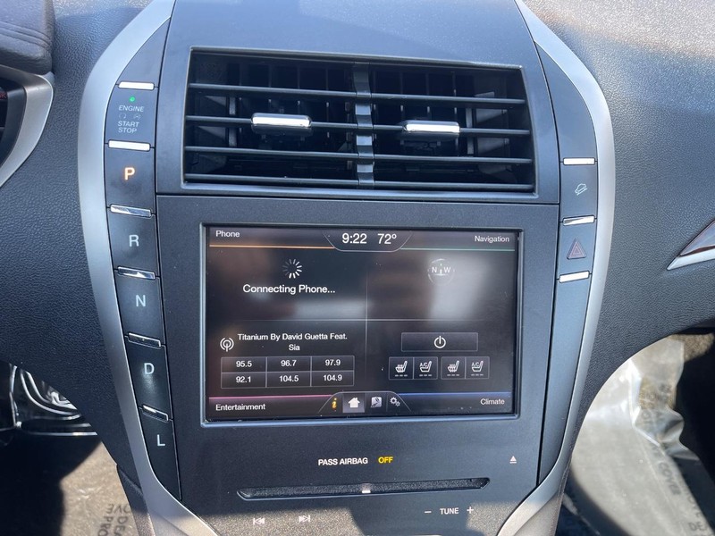 Lincoln MKZ Vehicle Image 17