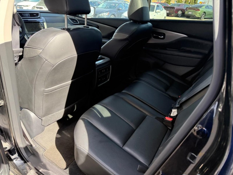 Nissan Murano Vehicle Image 12