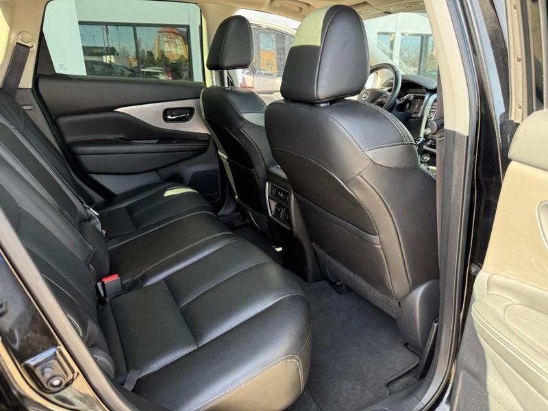 Nissan Murano Vehicle Image 17