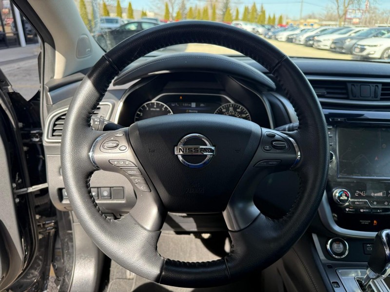 Nissan Murano Vehicle Image 22