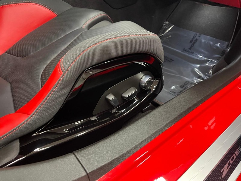 Chevrolet Corvette Vehicle Image 11