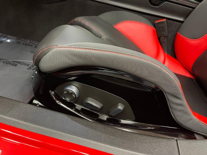Chevrolet Corvette Vehicle Image 14