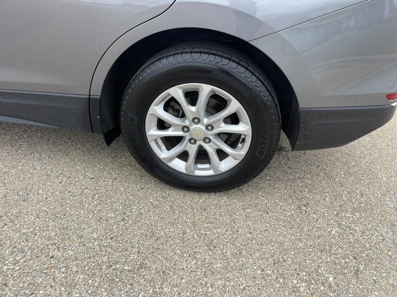 Chevrolet Equinox Vehicle Image 05