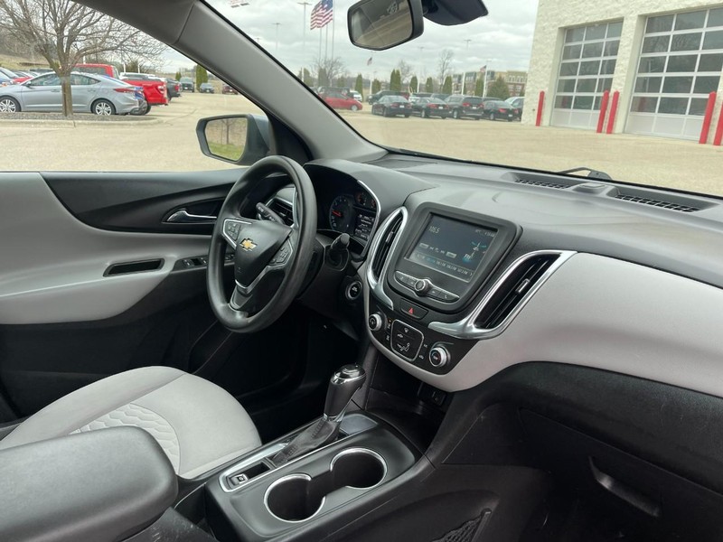 Chevrolet Equinox Vehicle Image 09