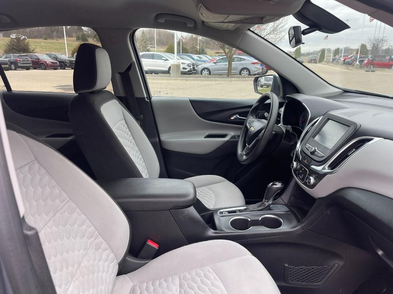 Chevrolet Equinox Vehicle Image 10