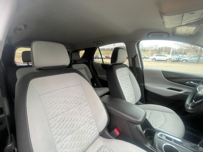 Chevrolet Equinox Vehicle Image 11