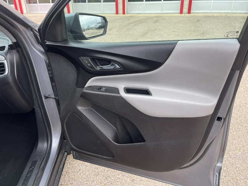 Chevrolet Equinox Vehicle Image 12
