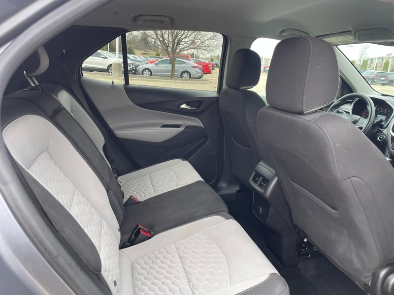 Chevrolet Equinox Vehicle Image 13