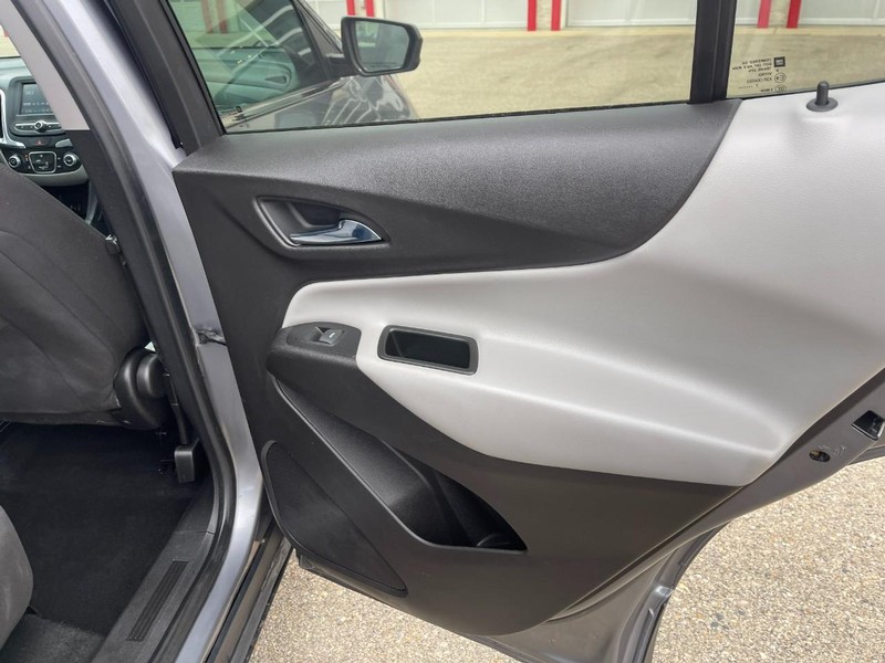 Chevrolet Equinox Vehicle Image 15