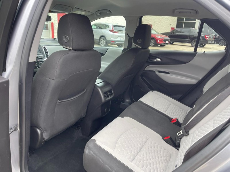 Chevrolet Equinox Vehicle Image 17