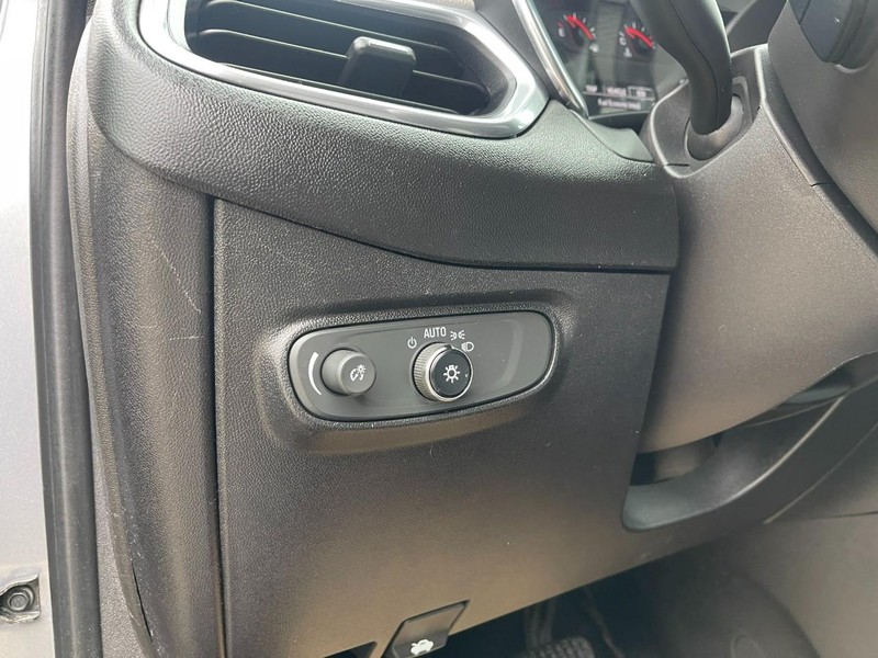 Chevrolet Equinox Vehicle Image 22
