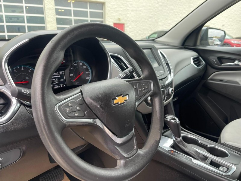 Chevrolet Equinox Vehicle Image 23