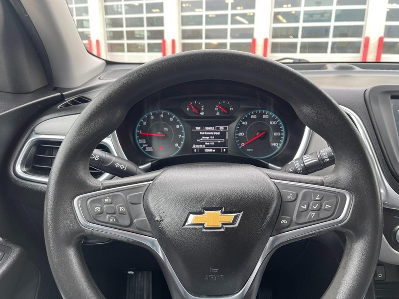 Chevrolet Equinox Vehicle Image 24