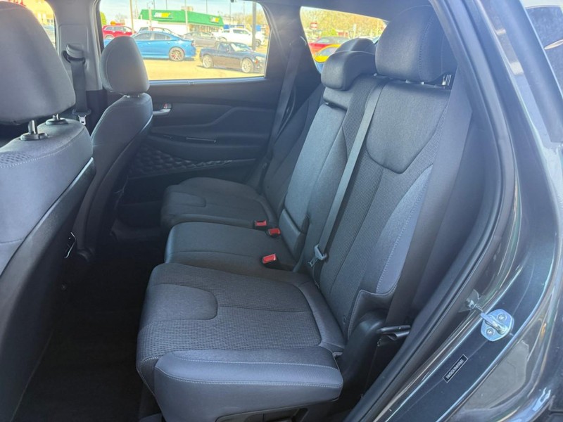 Hyundai Santa Fe Vehicle Image 11