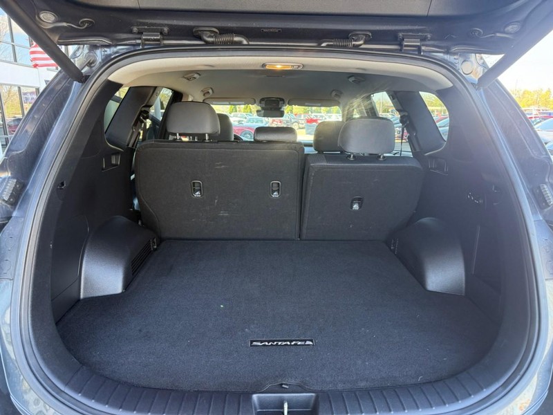Hyundai Santa Fe Vehicle Image 13