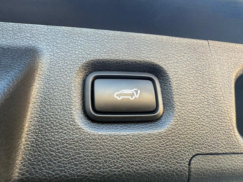 Hyundai Santa Fe Vehicle Image 14