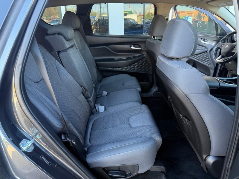 Hyundai Santa Fe Vehicle Image 15