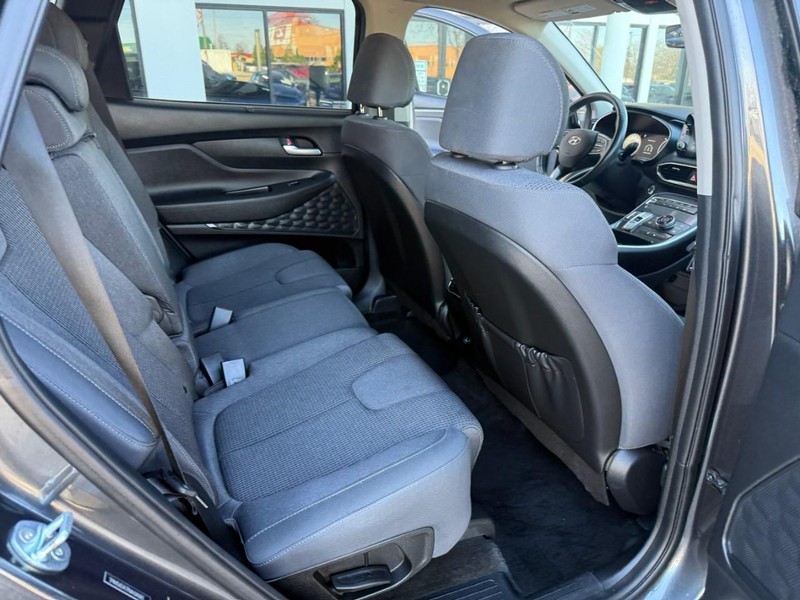 Hyundai Santa Fe Vehicle Image 16