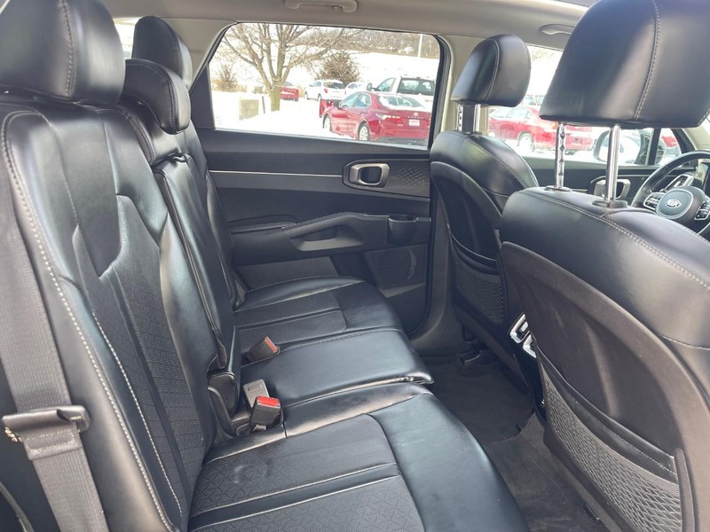 Kia Sorento Vehicle Image 09