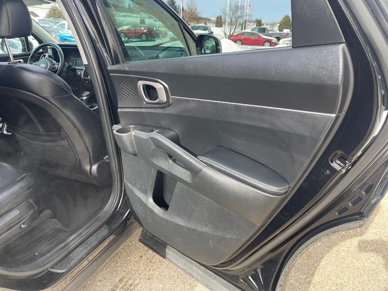 Kia Sorento Vehicle Image 11