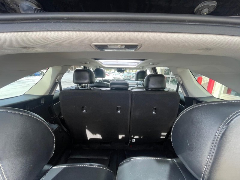 Kia Sorento Vehicle Image 12
