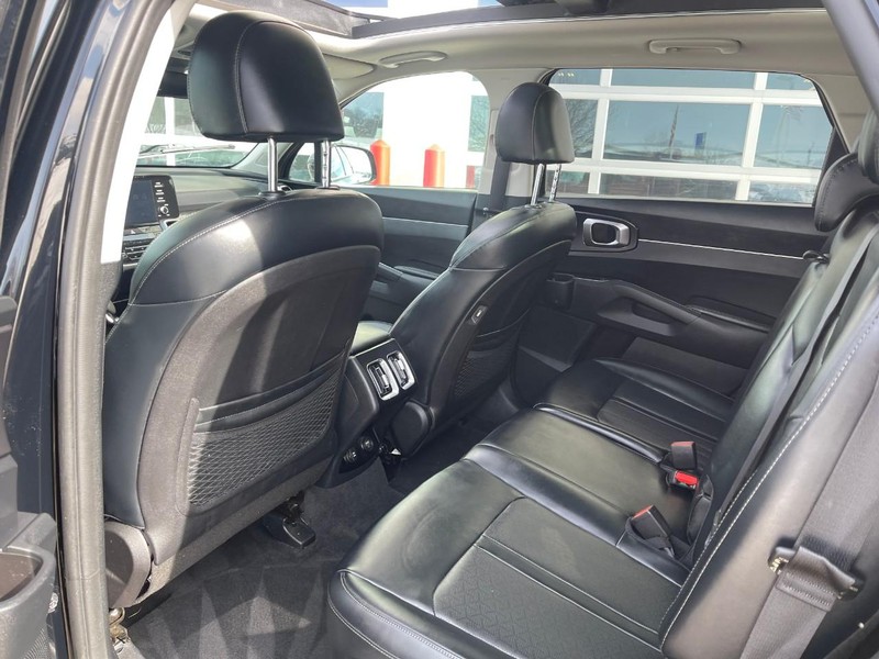 Kia Sorento Vehicle Image 14