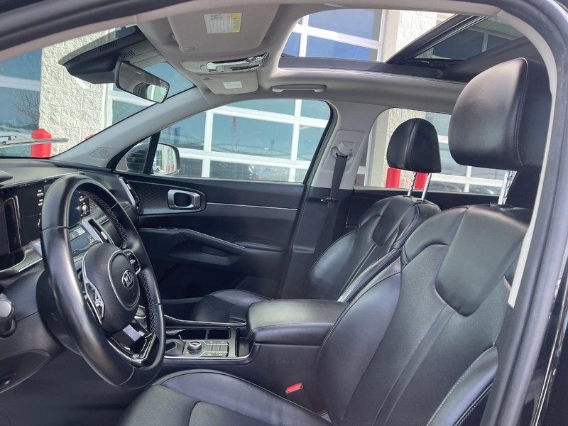 Kia Sorento Vehicle Image 16
