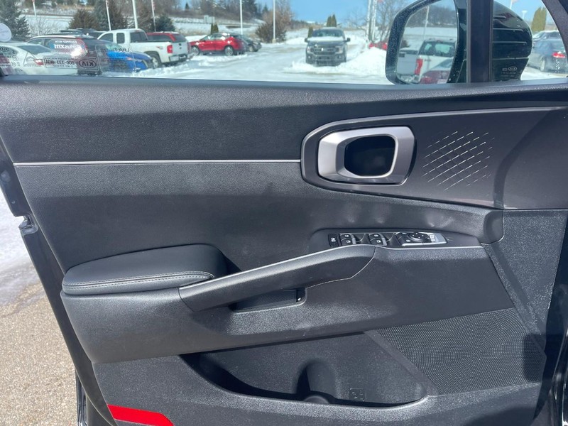 Kia Sorento Vehicle Image 18
