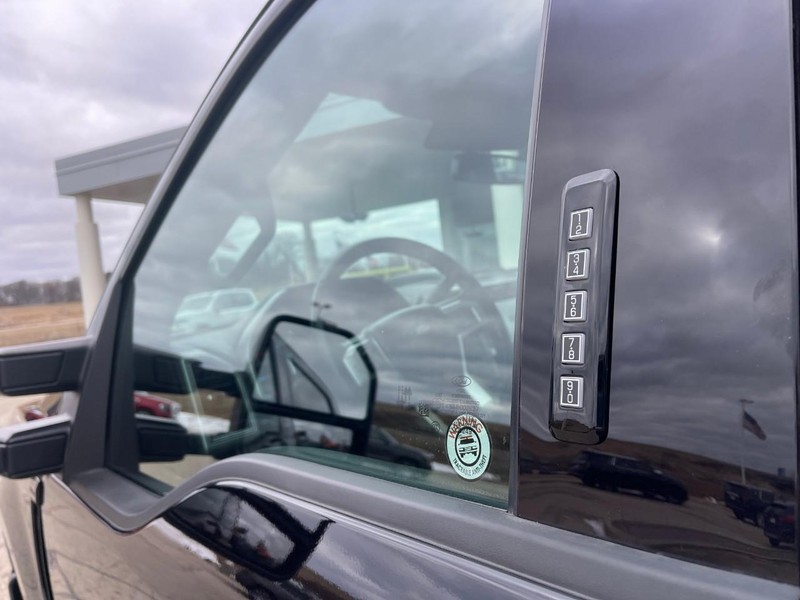 Ford Super Duty F-250 SRW Vehicle Image 34