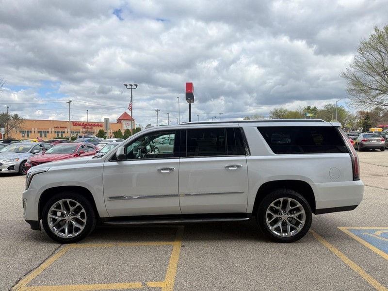 Cadillac Escalade ESV Vehicle Image 08